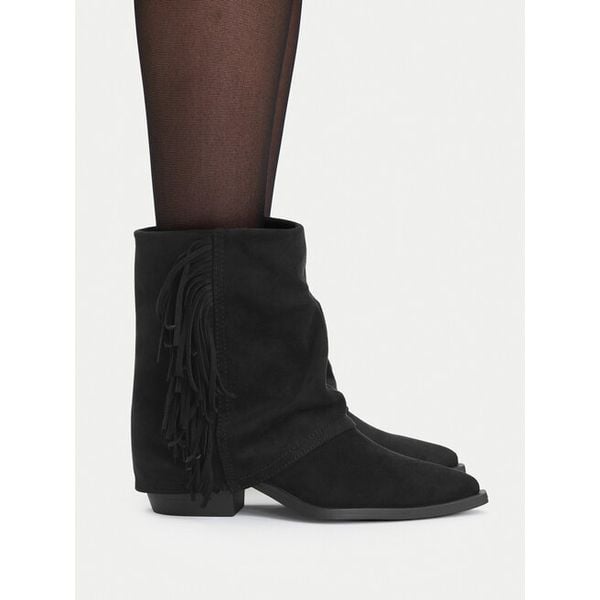Botki JENNY. Czarne botki damskie Jenny, bez wzorów, bez obcasa, na słupku, bez zapięcia. Za 179.99 zł.