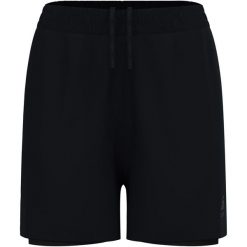 Spodenki damskie Odlo ESSENTIAL 4 INCH 2-in-1 short. Czarne szorty damskie ODLO, bez wzorów, sportowe. Za 269.99 zł.