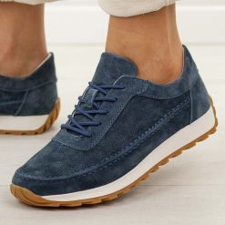 Granatowe skórzane półbuty damskie Sergio Leone Sp001. Niebieskie półbuty damskie Sergio Leone, na jesień, bez wzorów, z jeansu, eleganckie, z okrągłym noskiem, bez obcasa, na płaskiej podeszwie, bez zapięcia. Za 219.00 zł.