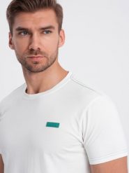 Męski t-shirt bawełniany z zieloną naszywką na piersi – złamana biel V5. Białe t-shirty męskie Ombre Clothing, l, z aplikacjami, z bawełny, bez kołnierzyka, bez ramiączek. W wyprzedaży za 69.99 zł.