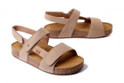 JOSEF SEIBEL 64902 381 200 Hannah 02 beige, sandały damskie. Brązowe sandały damskie Josef Seibel, bez wzorów, bez obcasa, na płaskiej podeszwie, bez zapięcia. Za 349.90 zł.