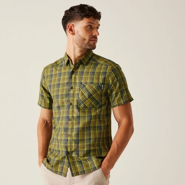 Koszula turystyczna męska Mindano IX z krótkim rękawem. Zielone koszule męskie Regatta, m, bez wzorów, z wiskozy, sportowe, bez kołnierzyka, bez ramiączek. W wyprzedaży za 155.95 zł.