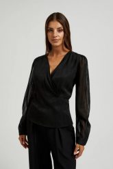 Elegancka koszula z dekoltem w serek czarna. Czarne koszule damskie MOODO, l, bez wzorów, z poliesteru, eleganckie, bez kołnierzyka, bez ramiączek. W wyprzedaży za 29.99 zł.