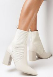 Beżowe Botki Jilleane. Brązowe botki damskie Born2be, bez wzorów, prążkowane, eleganckie, ze szpiczastym noskiem, bez obcasa, na obcasie, bez zapięcia. Za 79.99 zł.