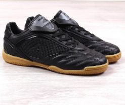 American Club Buty halowe sportowe męskie czarne American Club 52/23 46. Czarne buty sportowe męskie American CLUB, bez wzorów, bez zapięcia, do piłki nożnej. Za 129.00 zł.