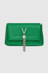 VALENTINO Zielona torebka z ozdobnym V oceania re satchel. Zielone listonoszki damskie Valentino by Mario Valentino, bez wzorów, ze skóry, bez dodatków. W wyprzedaży za 399.99 zł.