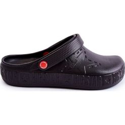 Męskie Lekkie Klapki Kroksy Big Star II175001 Czarne. Czarne klapki męskie bez wzorów, z tworzywa sztucznego, bez zapięcia. Za 131.88 zł.
