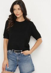 Czarny Sweter z Wełną i Krótkim Rękawem Turosa. Czarne swetry nierozpinane damskie Born2be, bez wzorów, z jeansu, eleganckie, bez kołnierzyka, bez ramiączek. Za 109.99 zł.