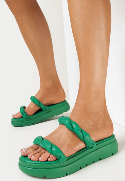 Zielone Klapki na Grubej Podeszwie z Ozdobnymi Paskami Laphne. Zielone klapki damskie Born2be, bez wzorów, bez obcasa, na płaskiej podeszwie, bez zapięcia. Za 49.99 zł.