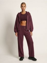 Rozpinana bluza z kapturem Active z domieszką wiskozy soft touch - czerwony. Czerwone bluzy damskie Sinsay, l, bez wzorów, z wiskozy, sportowe, bez ramiączek, z kapturem. Za 59.99 zł.