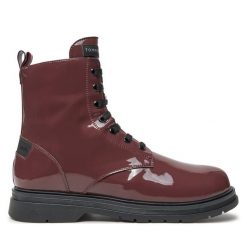 Botki Tommy Hilfiger. Czerwone botki damskie Tommy Hilfiger, bez wzorów, bez obcasa, na płaskiej podeszwie, bez zapięcia. Za 499.99 zł.