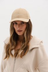 CZAPKA GAIA KAMELOWA One size - Flawless. Czapki damskie Flawless, bez wzorów, z tkaniny, eleganckie. Za 160.00 zł.