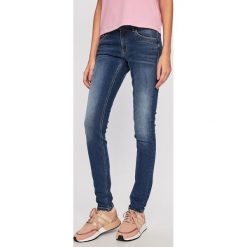 Tommy Jeans - Jeansy Sophie. Niebieskie jeansy damskie Tommy Jeans, bez wzorów, z bawełny. Za 429.90 zł.