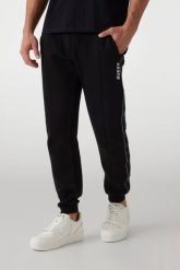 GUESS Czarne męskie spodnie dresowe z lampasami Mickey. Czarne spodnie sportowe męskie Guess, m, z aplikacjami, z bawełny. W wyprzedaży za 332.99 zł.