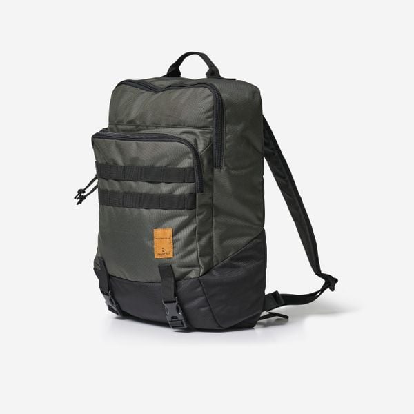 Plecak Solognac Tactical 20 litrów. Czarne plecaki męskie SOLOGNAC, bez wzorów, z materiału, klasyczne. Za 59.99 zł.