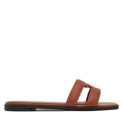 Klapki Tommy Hilfiger. Brązowe klapki damskie Tommy Hilfiger, bez wzorów, bez obcasa, bez zapięcia. Za 479.99 zł.