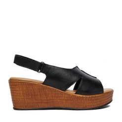 Sandały Lasocki. Czarne sandały damskie Lasocki, bez wzorów, bez obcasa, na koturnie, bez zapięcia. Za 199.99 zł.