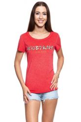 MUSTANG T SHIRT DAMSKI Alexia C Print 1009029 7179. Czerwone t-shirty damskie Mustang, s, bez wzorów, bez kołnierzyka, bez ramiączek. W wyprzedaży za 39.99 zł.