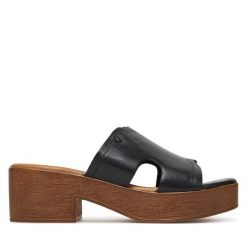 Klapki Lasocki. Czarne klapki damskie Lasocki, bez wzorów, bez obcasa, bez zapięcia. Za 159.99 zł.