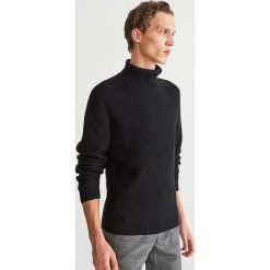 Sweter z golfem - Czarny. Czarne swetry męskie Reserved, l, bez wzorów, bez kołnierzyka, bez ramiączek. Za 69.99 zł.