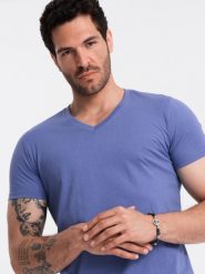 Bawełniana klasyczna męska koszulka z dekoltem w serek BASIC – fioletowa V12 - Rozmiar: S. Fioletowe t-shirty męskie Ombre Clothing, m, bez wzorów, z bawełny, bez kołnierzyka, bez ramiączek. W wyprzedaży za 24.99 zł.