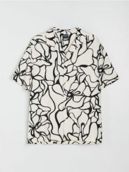 Koszula z wiskozą ze wzorem abstrakcyjnym - kremowy. Białe koszule męskie Sinsay, l, bez wzorów, z wiskozy, bez kołnierzyka, bez ramiączek. Za 49.99 zł.