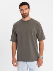 T-shirt bawełniany męski LOOSE FIT z okrągłym dekoltem – ciemnooliwkowy V7. Zielone t-shirty męskie Ombre Clothing, l, bez wzorów, z bawełny, bez kołnierzyka, bez ramiączek. W wyprzedaży za 97.49 zł.