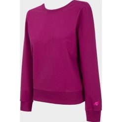 Bluza damska V-neck BLD703 - fuksja. Czerwone bluzy damskie 4F, bez wzorów, z dzianiny, bez ramiączek, bez kaptura. Za 99.99 zł.