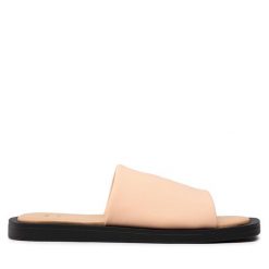 Klapki Bata. Brązowe klapki damskie Bata, bez wzorów, bez obcasa, bez zapięcia. Za 199.99 zł.