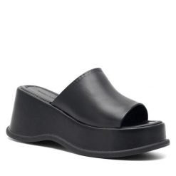 Klapki Jenny Fairy. Czarne klapki damskie Jenny Fairy, bez wzorów, bez obcasa, bez zapięcia. Za 139.99 zł.