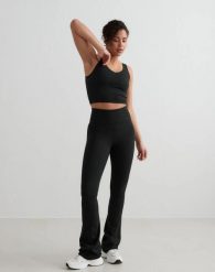 Damskie legginsy rozszerzane z wysokim stanem dla wysokich czarne. Czarne legginsy damskie Aim'n, bez wzorów, z elastanu. Za 344.00 zł.