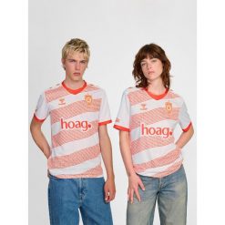 Koszulka wyjazdowa Hummel Orange County 2025/26. Białe bluzki damskie Hummel, bez wzorów, sportowe, bez kołnierzyka, bez ramiączek. Za 343.00 zł.