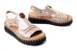 Rieker V7972-60 Beige, sandały damskie. Brązowe sandały damskie Rieker, bez wzorów, ze skóry ekologicznej, bez obcasa, na koturnie, bez zapięcia. Za 319.90 zł.