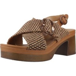Sandały CARMELA 163157C Brązowy. Brązowe sandały damskie Carmela, bez wzorów, ze skóry, bez obcasa, bez zapięcia. Za 281.99 zł.