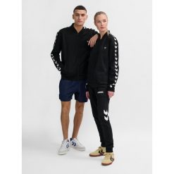 Kurtka z dresu Hummel Hmlarchive Regular Poly. Czarne kurtki męskie Hummel, bez wzorów, z dresówki, sportowe, bez kaptura. Za 281.05 zł.