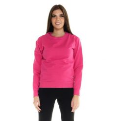 Damski sweter Leone Basic z okrągłym dekoltem. Czerwone swetry nierozpinane damskie LEONE 1947 APPAREL, l, bez wzorów, z tkaniny, sportowe, bez kołnierzyka, bez ramiączek. W wyprzedaży za 139.75 zł.