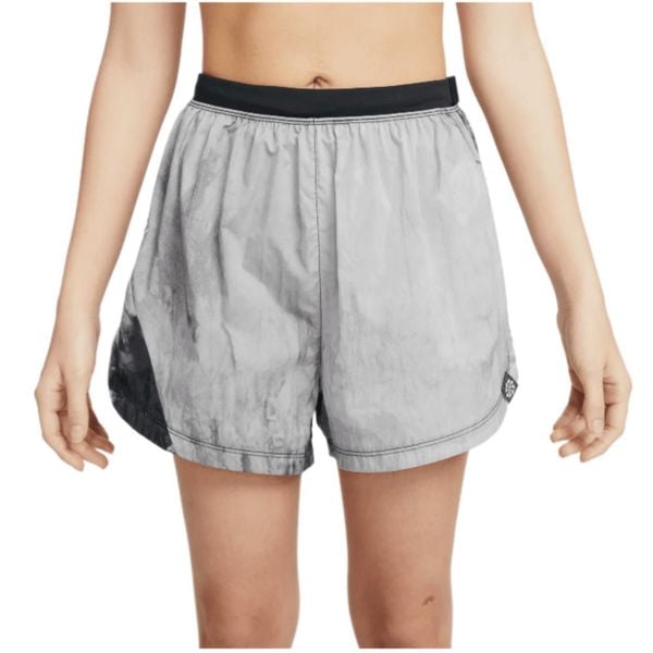 Odzież Nike. Czarna szorty damskie Nike, bez wzorów. Za 269.99 zł.