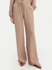 Guess Spodnie materiałowe W6GB07 W1781 Beżowy Regular Fit. Brązowe spodnie materiałowe damskie Guess, z aplikacjami, z materiału. Za 524.99 zł.