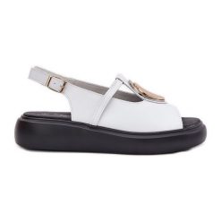 Skórzane Eleganckie Sandały Damskie S.Barski GR51-603 Białe. Białe sandały damskie bez wzorów, ze skóry, bez obcasa, na koturnie, bez zapięcia. Za 257.10 zł.