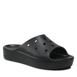 Klapki Crocs. Czarne klapki damskie Crocs, bez wzorów, bez obcasa, bez zapięcia. Za 139.99 zł.