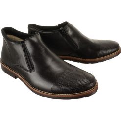 RIEKER 15350-00 black, botki męskie. Czarne botki męskie Rieker, bez wzorów, ze skóry, bez obcasa, bez zapięcia. W wyprzedaży za 239.90 zł.