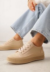 Ciemnobeżowe Klasyczne Trampki na Żłobionej Podeszwie Levanatia. Brązowe trampki i tenisówki damskie Renee, bez wzorów, z jeansu, bez zapięcia. Za 69.99 zł.