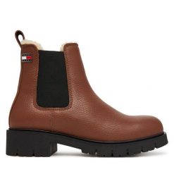 Sztyblety Tommy Jeans. Brązowe botki damskie Tommy Jeans, bez wzorów, z jeansu, bez obcasa, na płaskiej podeszwie, bez zapięcia. Za 699.99 zł.