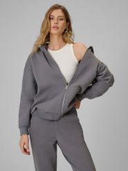 4F Bluza dresowa regular z kapturem damska - szara XS. Szare bluzy damskie 4F, xs, bez wzorów, z dresówki, bez ramiączek, z kapturem. Za 179.99 zł.