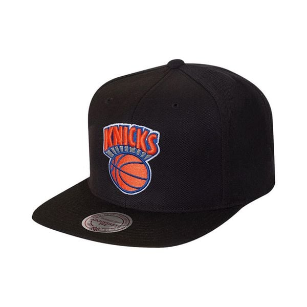 Czapka New York Knicks. Czarne czapki damskie Mitchell & Ness, bez wzorów, sportowe. Za 217.00 zł.