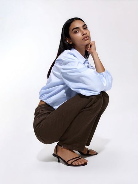 Jeansy straight fit - brązowy. Brązowe jeansy damskie Reserved, bez wzorów, z bawełny. Za 129.99 zł.