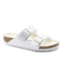 Klapki damskie Birkenstock Arizona. Białe klapki damskie Birkenstock, bez wzorów, z materiału, klasyczne, bez obcasa, bez zapięcia. Za 566.00 zł.
