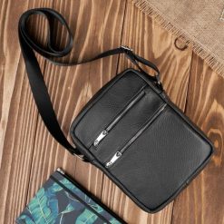 Saszetka męska skórzana torba męska na ramię czarna Abruzzo ABR-05. Czarne saszetki i nerki męskie bez wzorów, z nylonu. Za 139.99 zł.