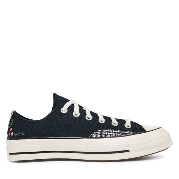 Trampki Converse. Czarne trampki i tenisówki damskie Converse, bez wzorów, bez zapięcia. Za 289.99 zł.