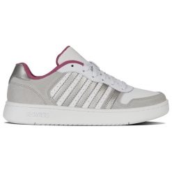 Buty sportowe COURT PALISADES (96931-058-M). Białe obuwie sportowe damskie K-SWISS, bez wzorów, bez zapięcia. Za 139.00 zł.